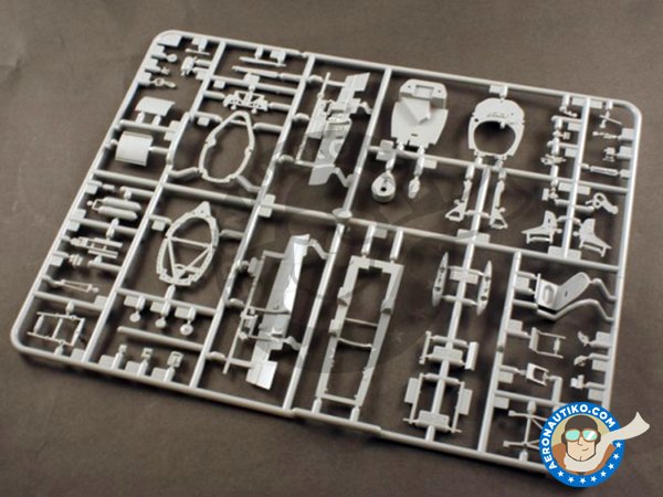 Image 4: Supermarine Spitfire Mk.VIII | Airplane kit in 1/32 scale manufactured by Tamiya (ref. 60320)