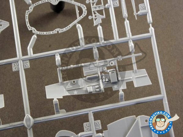 Image 13: Supermarine Spitfire Mk.VIII | Airplane kit in 1/32 scale manufactured by Tamiya (ref. 60320)