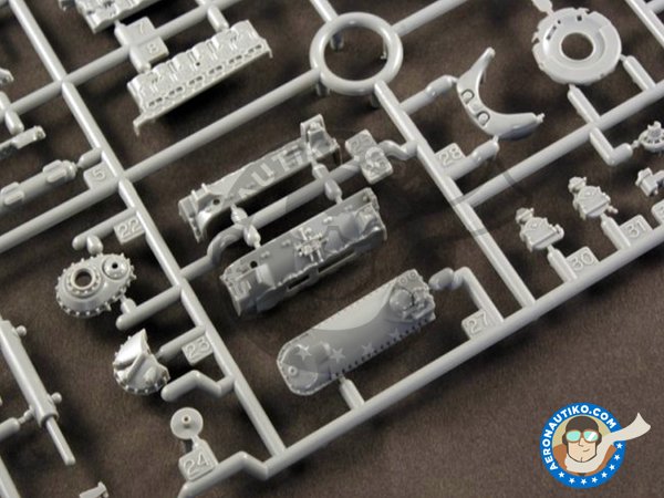 Image 14: Supermarine Spitfire Mk.VIII | Airplane kit in 1/32 scale manufactured by Tamiya (ref. 60320)