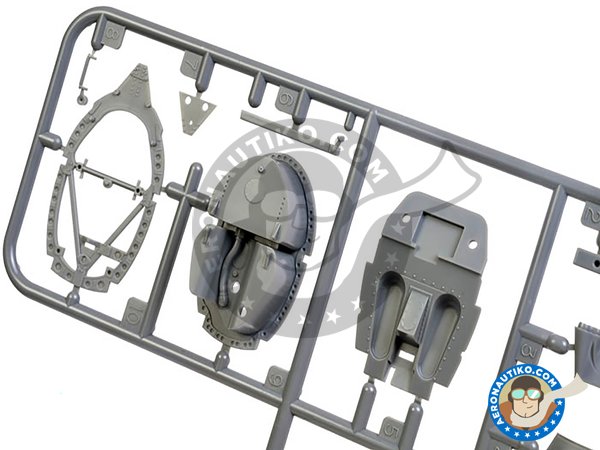 Image 2: Supermarine Spitfire Mk.XVIe | Airplane kit in 1/32 scale manufactured by Tamiya (ref. 60321)