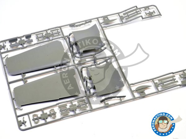 Image 1: Vought F4U-1D Corsair | Airplane kit in 1/32 scale manufactured by Tamiya (ref. 60327)