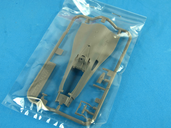 Image 3: Lockheed Martin F-16 Fighting Falcon CJ Block 50 | Airplane kit in 1/72 scale manufactured by Tamiya (ref. TAM60788)