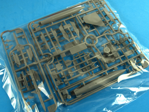 Image 4: Lockheed Martin F-16 Fighting Falcon CJ Block 50 | Airplane kit in 1/72 scale manufactured by Tamiya (ref. TAM60788)