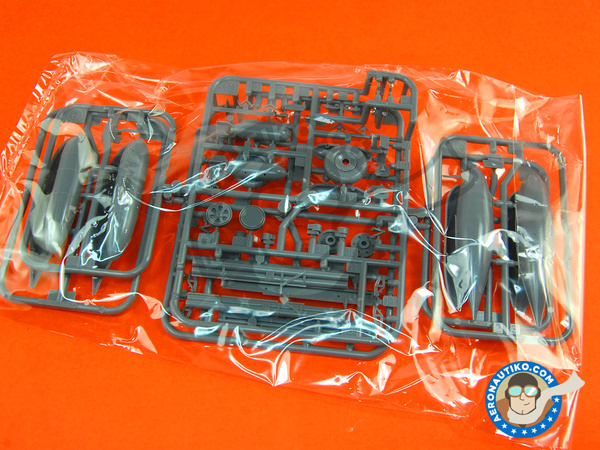 Image 8: Republic P-47 Thunderbolt M | Airplane kit in 1/48 scale manufactured by Tamiya (ref. TAM61096)