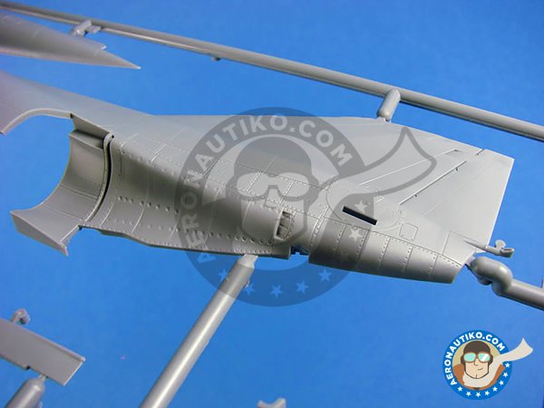 Image 1: F-4S Phantom II || Super Wings Series No.5 | Airplane kit in 1/48 scale manufactured by Zoukei-Mura (ref. SWS48-05)