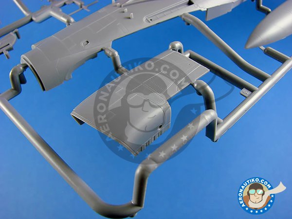 Image 2: F-4S Phantom II || Super Wings Series No.5 | Airplane kit in 1/48 scale manufactured by Zoukei-Mura (ref. SWS48-05)