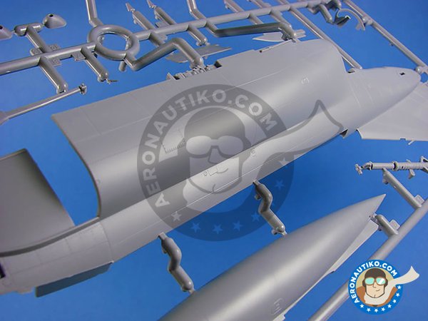 Image 3: F-4S Phantom II || Super Wings Series No.5 | Airplane kit in 1/48 scale manufactured by Zoukei-Mura (ref. SWS48-05)