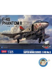 <a href="https://www.aeronautiko.com/product_info.php?products_id=51556">2 &times; Zoukei-Mura: Maqueta de avin escala 1/48 - F-4S Phantom II || Super Wings Series No.5 - 1981 (US0) - piezas de plstico, calcas de agua y manual de instrucciones</a>